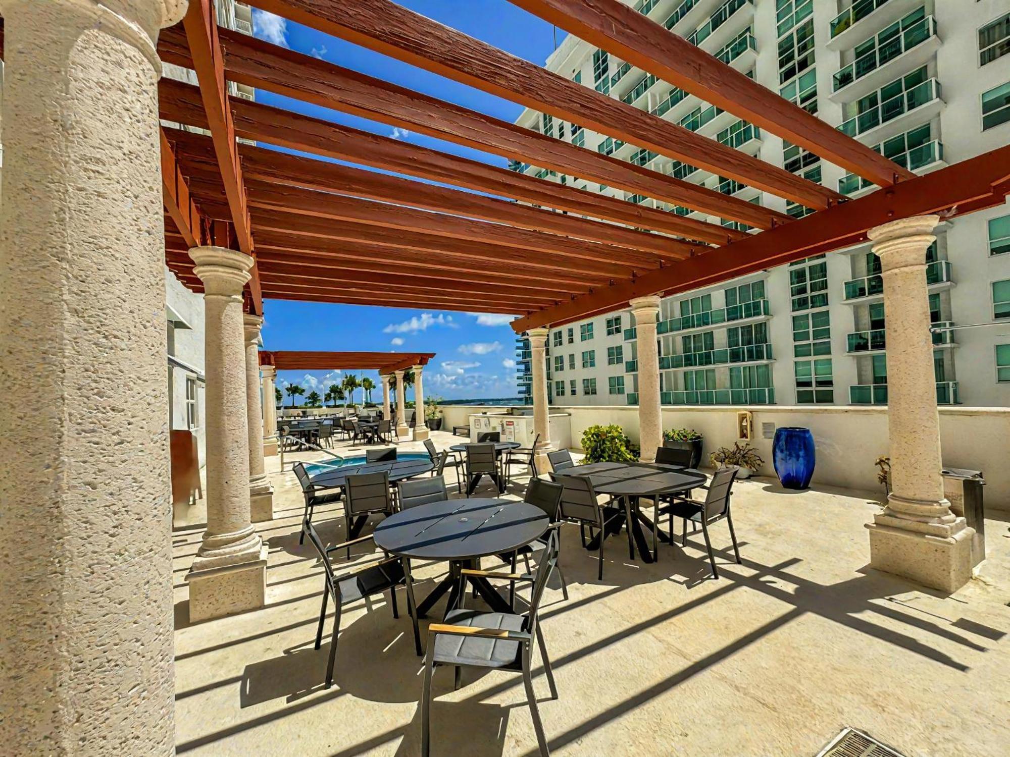 Apartamento Elegant Centric Vibrant Pool Jacuzzi Free Parking Miami