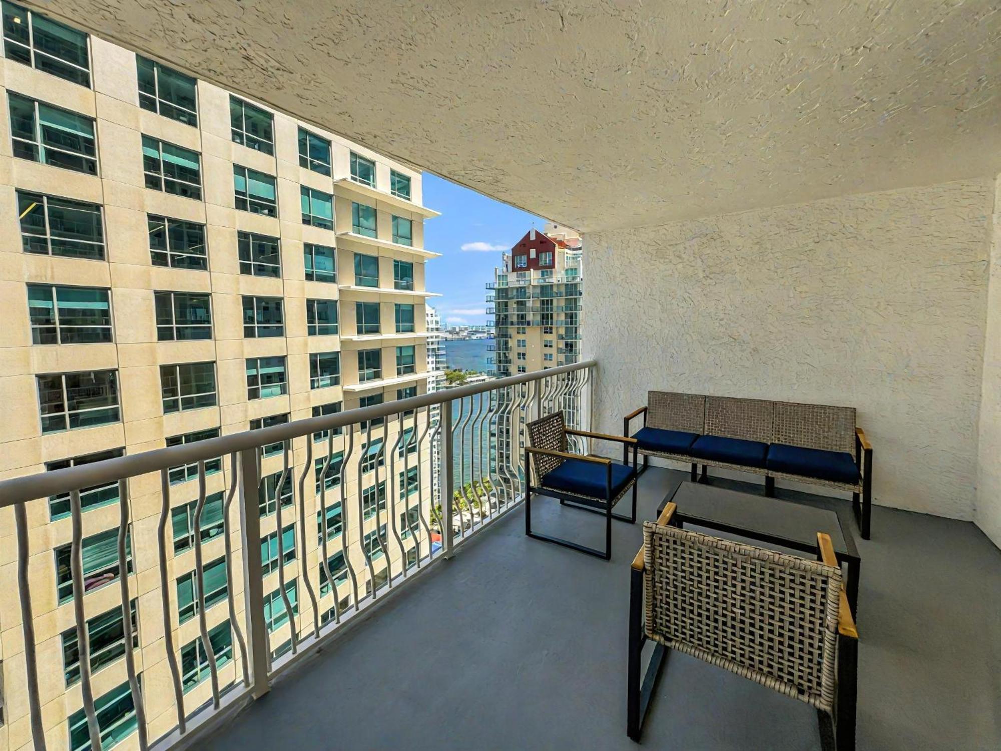 Elegant Centric Vibrant Pool Jacuzzi Free Parking Apartamento