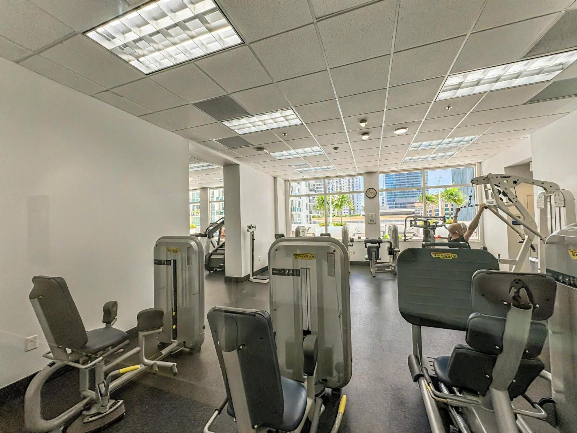 Apartamento Elegant Centric Vibrant Pool Jacuzzi Free Parking Miami