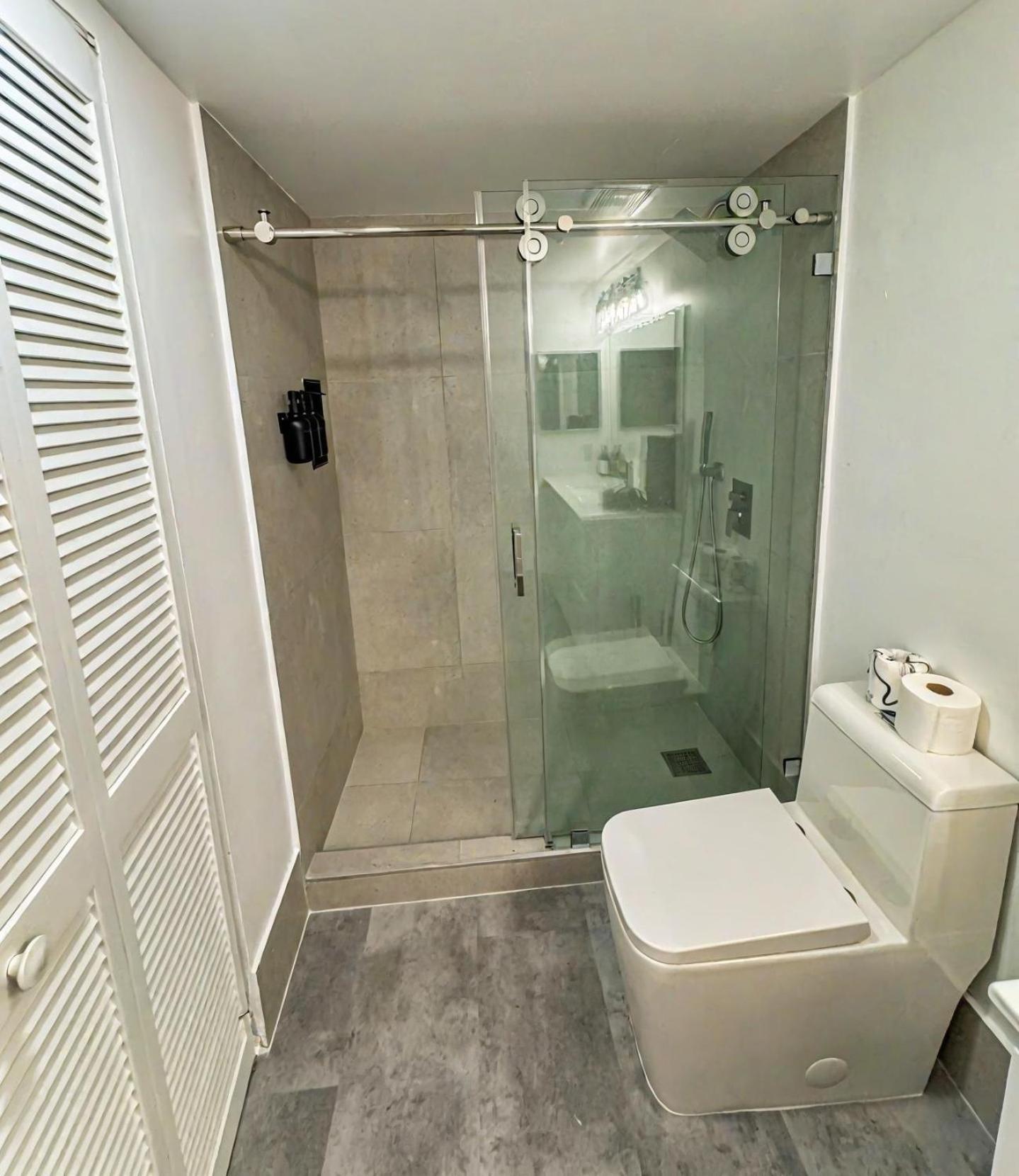 Apartamento Elegant Centric Vibrant Pool Jacuzzi Free Parking