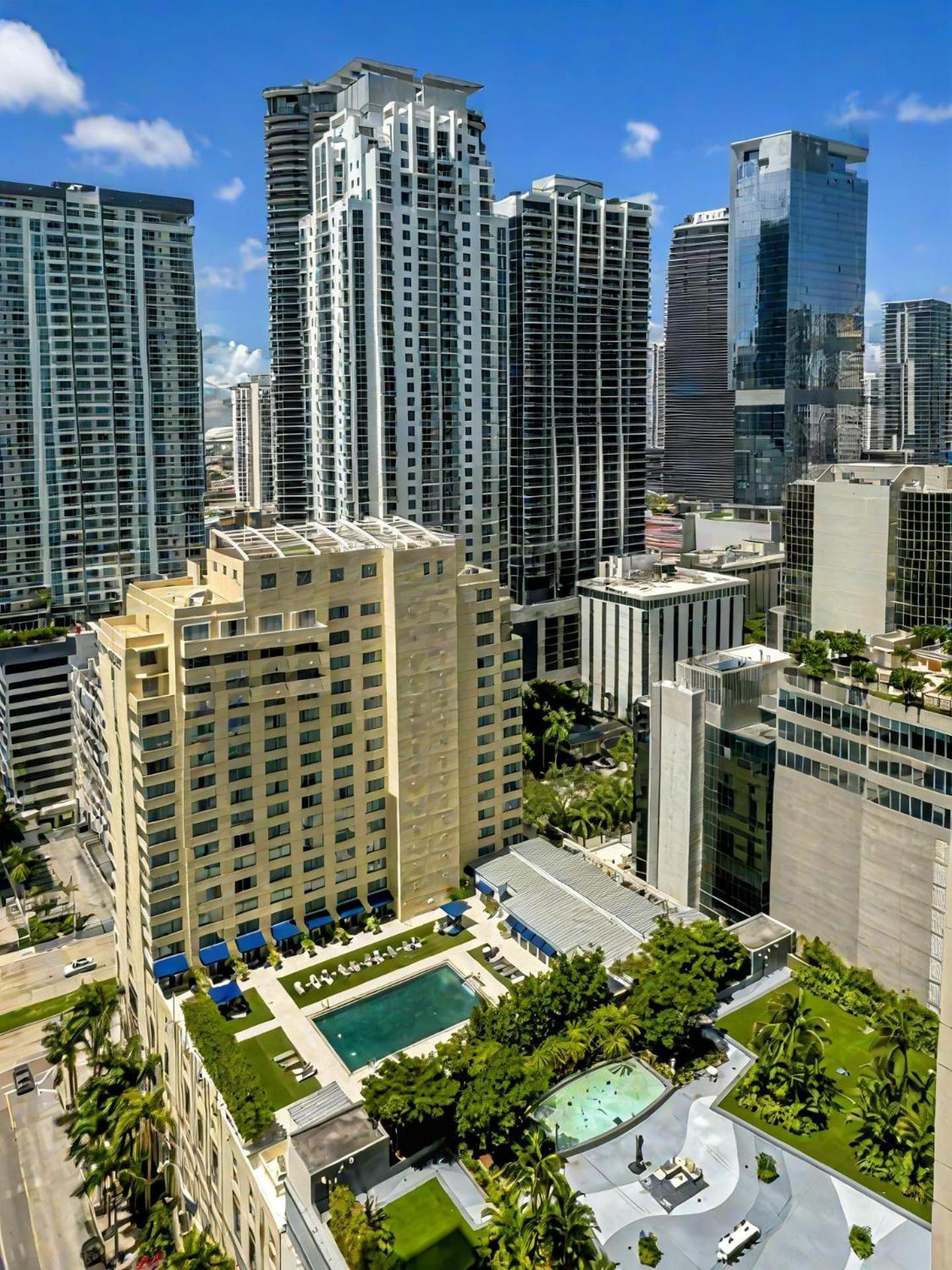 Apartamento Elegant Centric Vibrant Pool Jacuzzi Free Parking *