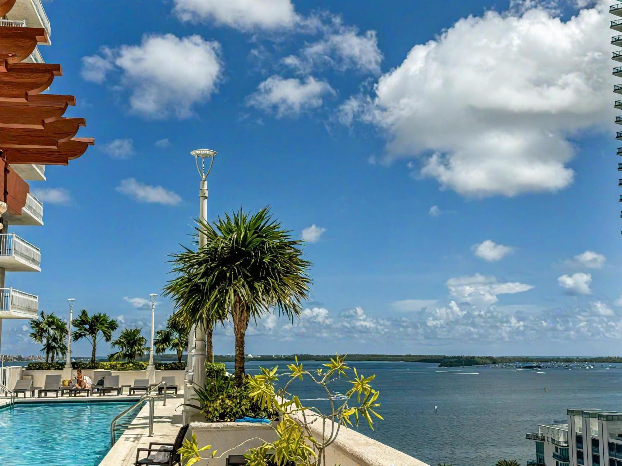 Elegant Centric Vibrant Pool Jacuzzi Free Parking Apartamento *